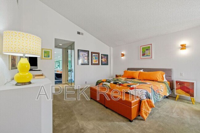 Building Photo - 1317 E Amado Rd