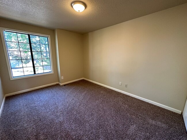 Building Photo - 16236 NW Lyndel Ln