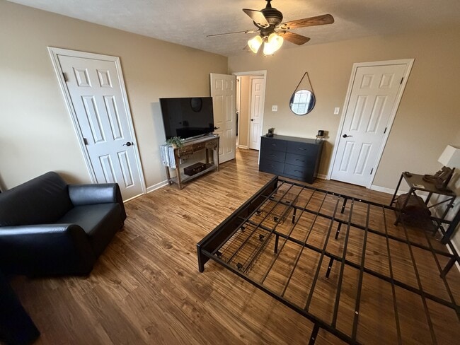 Building Photo - 2418 Canterbury Ln