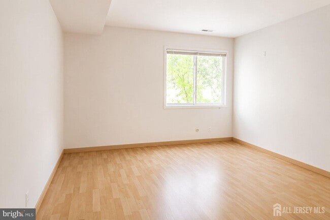 Building Photo - 2210 Sayre Dr