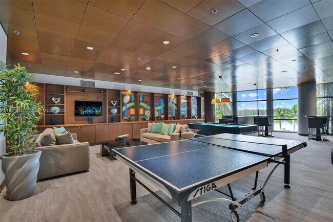 Building Photo - 2681 N Flamingo Rd