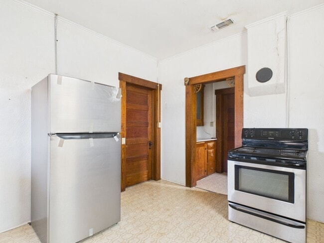 Building Photo - Beautiful Hill Country Farm House