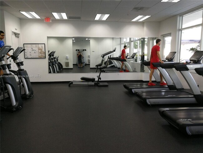 Building Photo - 1200 Brickell Bay Dr