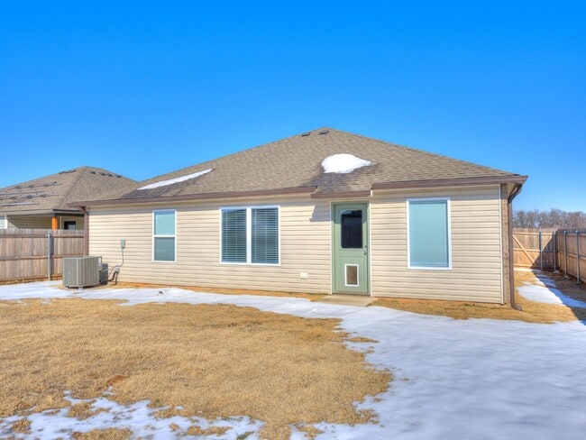 Building Photo - 10044 SW 40th St