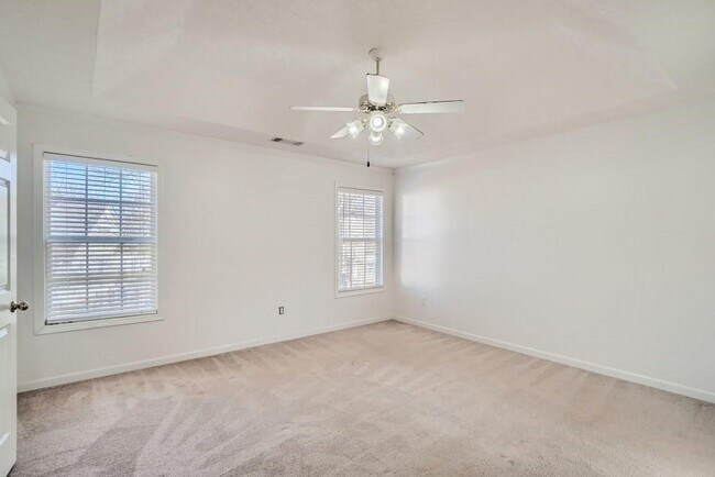 Building Photo - 391 Lake Valley Dr SW