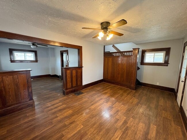 Building Photo - Four bedroom one bathroom home for rent