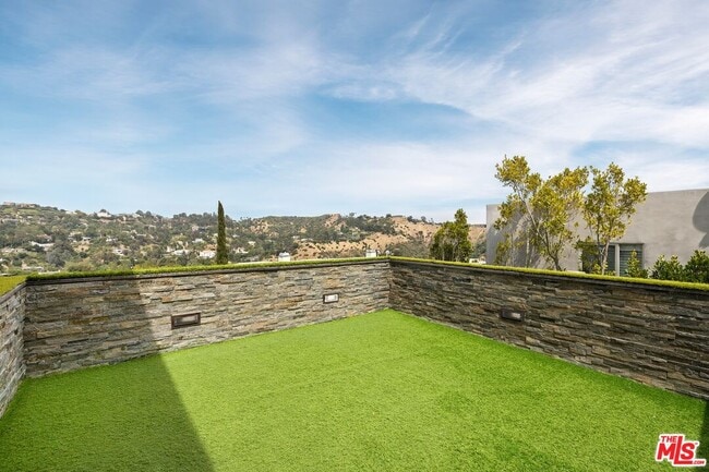 Building Photo - 2437 Apollo Dr