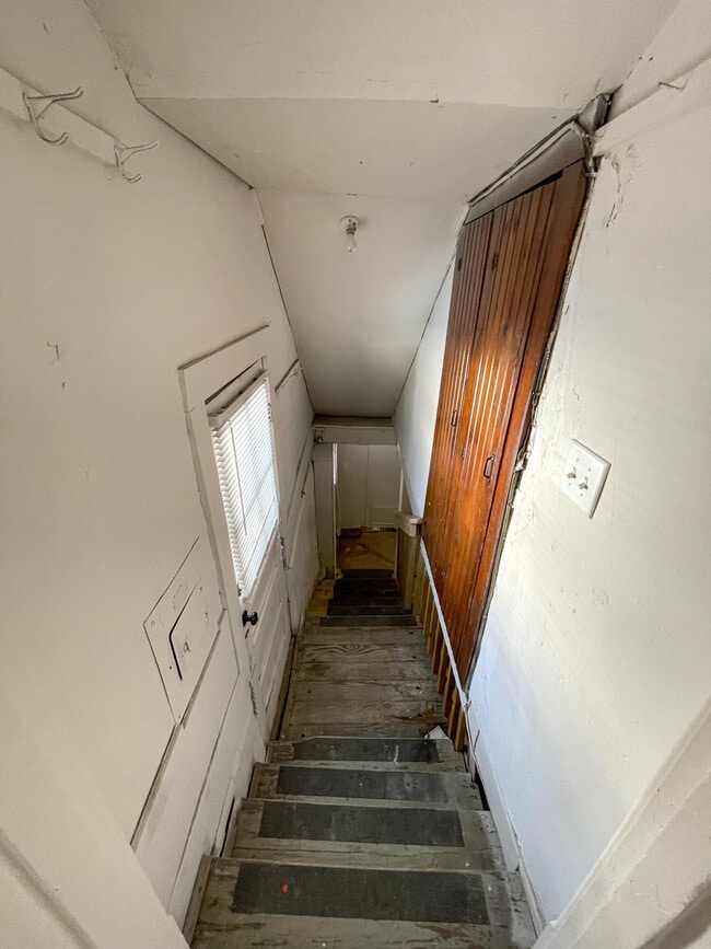 Building Photo - 21 Anderson Ave