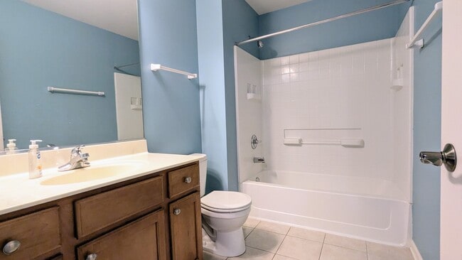 Building Photo - 284 Edmundton Cir