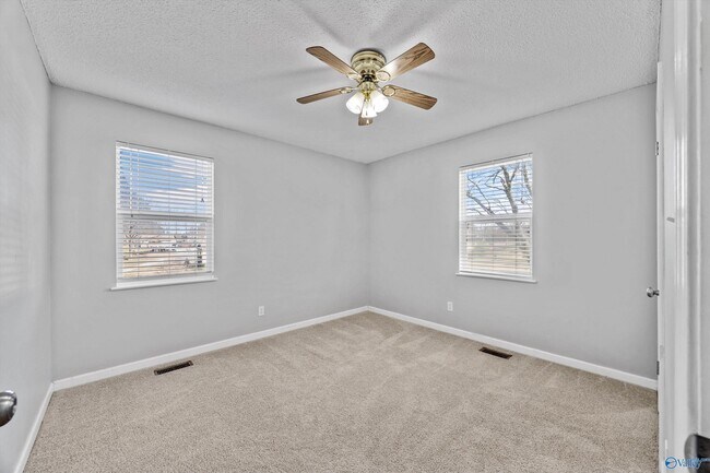 Building Photo - 107 Beaver Run Dr