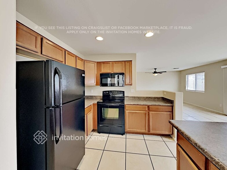 Building Photo - 10821 W Taft St