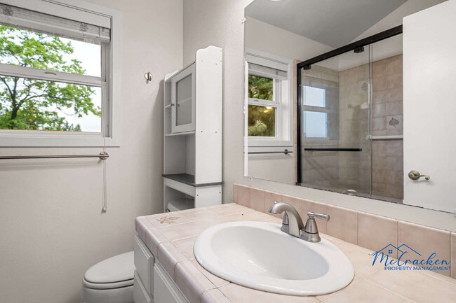 Building Photo - Stunning 3-Bedroom Home with Breathtaking ...