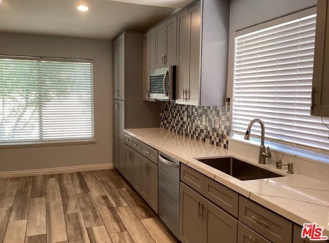 Building Photo - 2657 Sandstone Ct