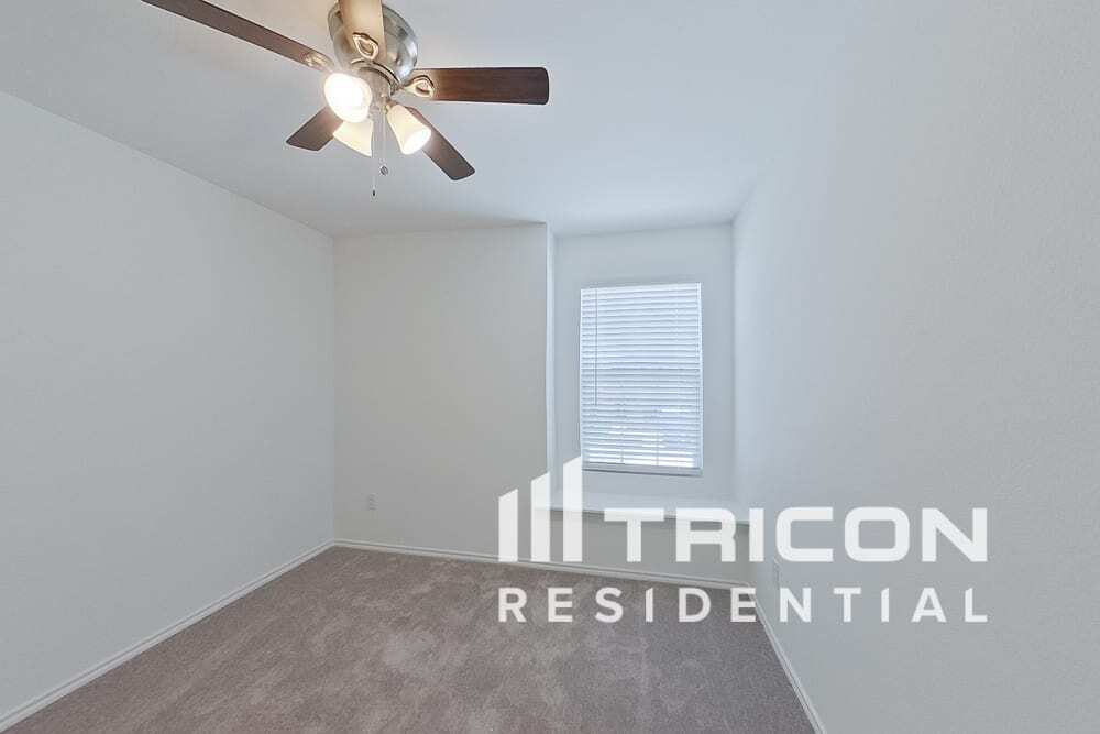 Building Photo - 2411 Carlow Ln
