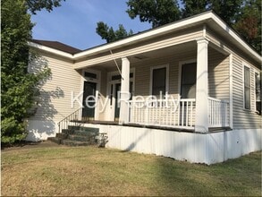 Building Photo - 1802 - A Marye St. - Duplex on the corner ...
