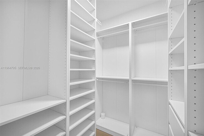 Building Photo - 820 E Cypress Ln