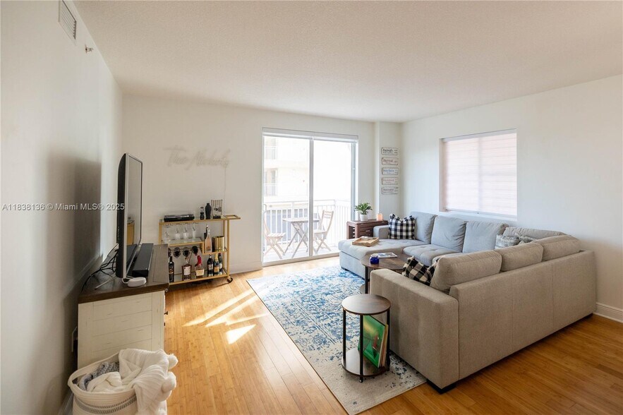 Building Photo - 7275 SW 90th St