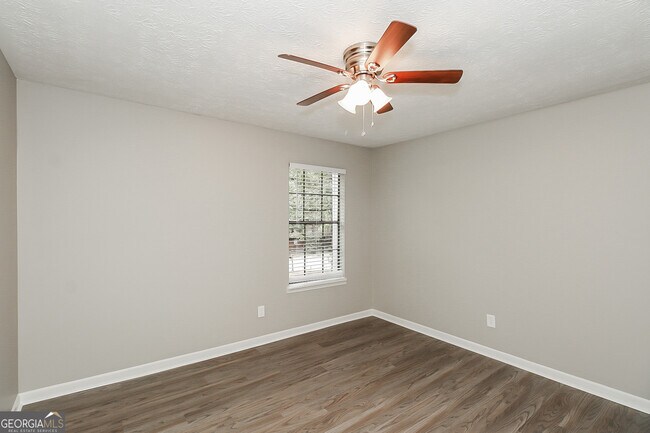 Building Photo - 155 Hunt Ridge Dr
