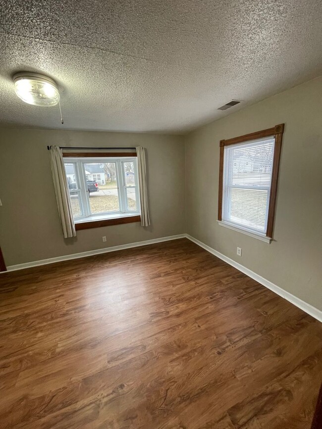 Building Photo - Lovely 2 Bedroom Southside Holland