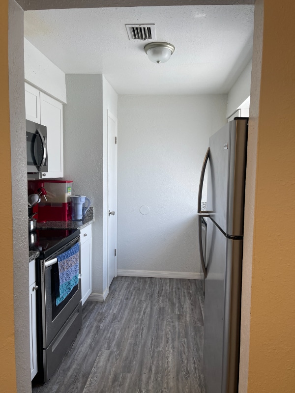 Building Photo - 7210 N Manhattan Ave