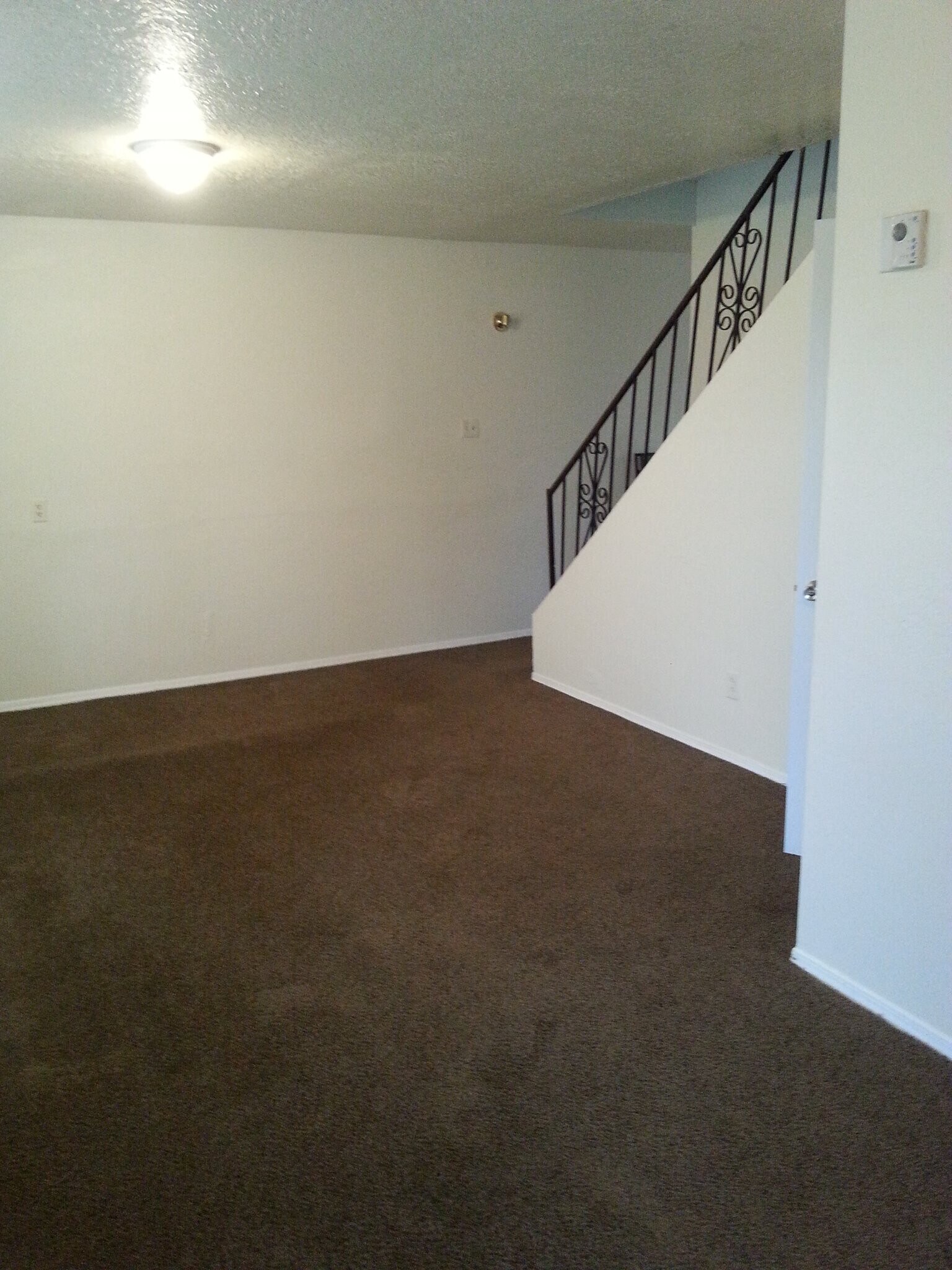 Building Photo - 2101 Elm St SE