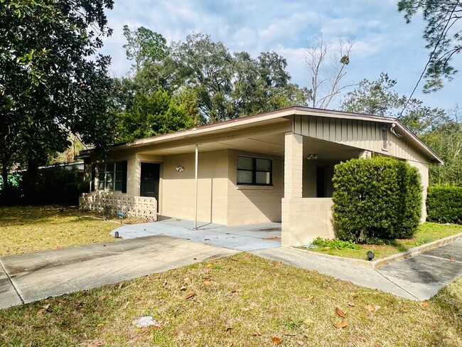 Building Photo - Updated charming home in Jax