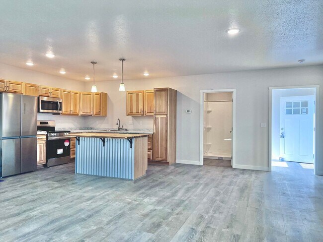 Building Photo - SOLDOTNA APARTMENT