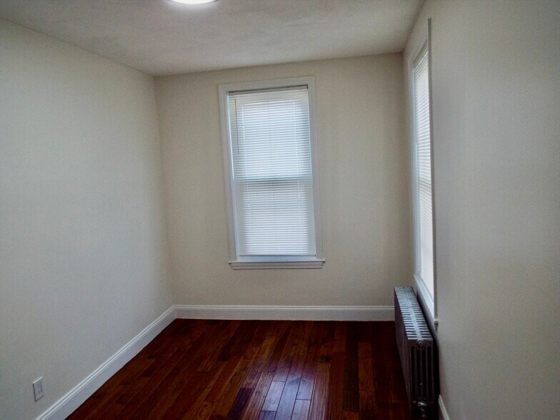 Building Photo - 92 Rockland St