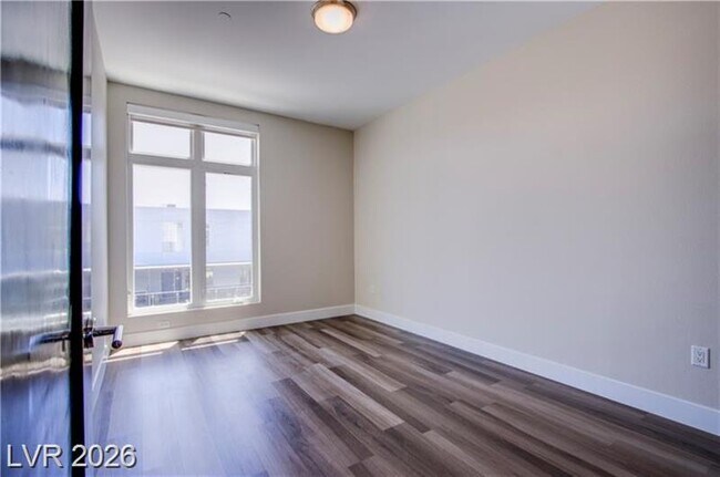 Building Photo - 8925 W Flamingo Rd