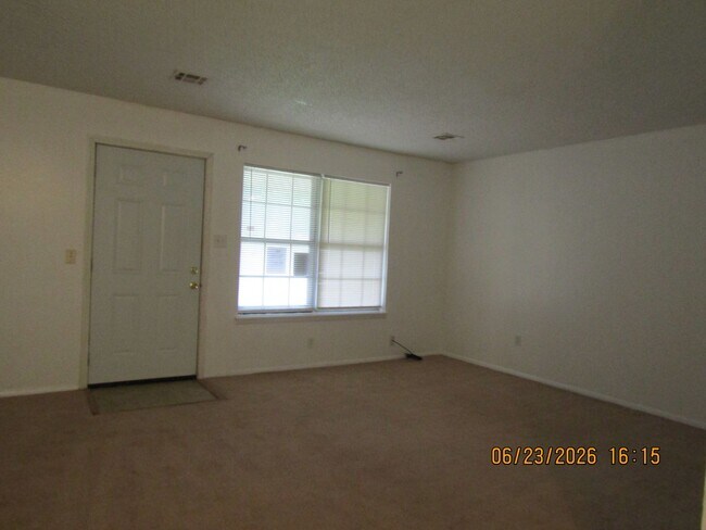 Building Photo - Very nice home located in the Pioneer Park Area! No Pet Home!