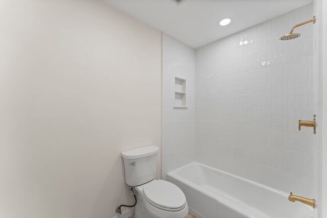 Building Photo - 6 Thornhedge Ct