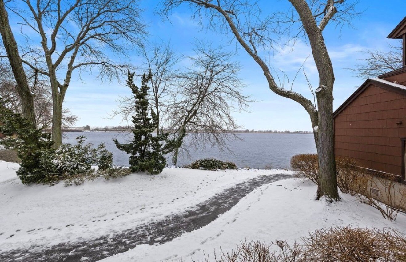 Building Photo - 228 Sandcastle