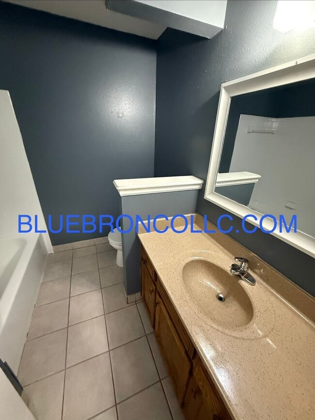 Building Photo - Cute 2 bedroom 1 bathroom home with a 1 car garage