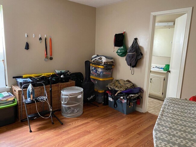 Building Photo - 114 Helen Cir