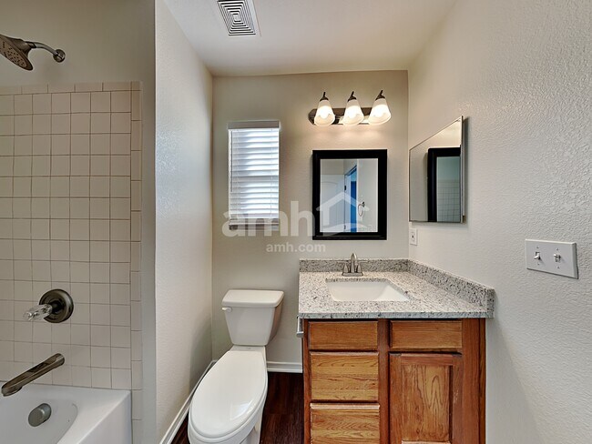 Building Photo - 6594 Abbeywood Dr