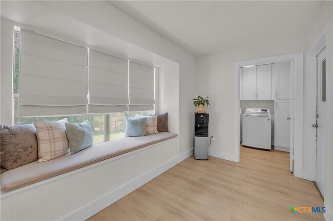 Building Photo - 513 Santa Clara Rd