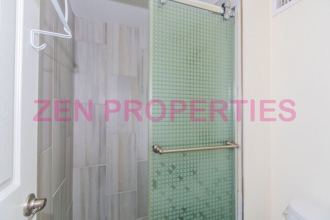 Building Photo - 250 ?Ohua Ave