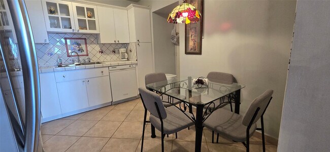 Building Photo - 3725 S Ocean Dr