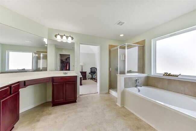 Building Photo - 4102 Loft Square Pl