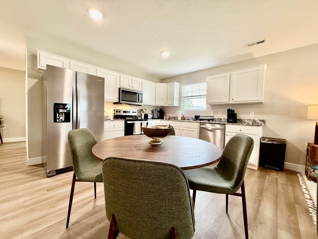 Building Photo - Cozy equestrian getaway in Wilmington
