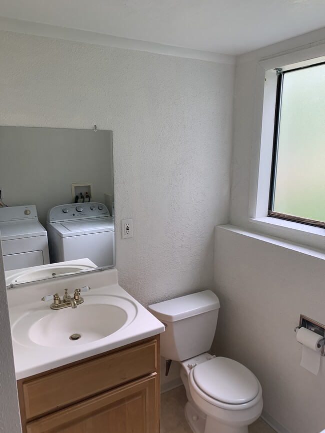 Building Photo - 14906 E Wellesley Ave