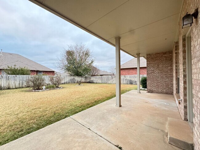 Building Photo - Spacious Home + North Edmond + 3 bedrooms + Study + Edmond Schools + Storm Shelter