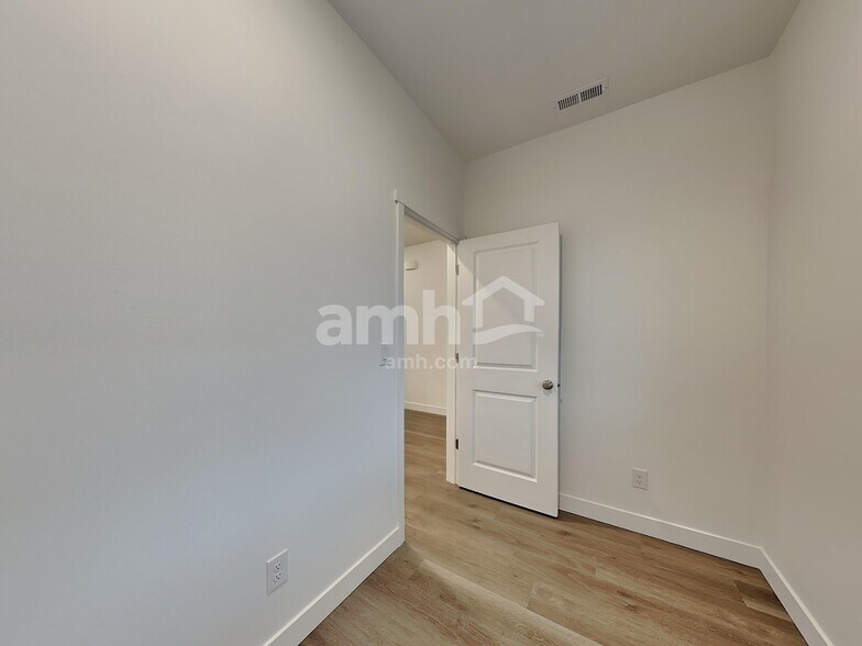 Building Photo - 7722 Brenden St SW