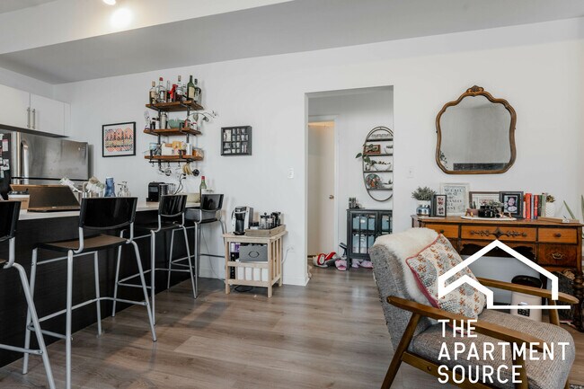 Building Photo - 2022 S Throop St