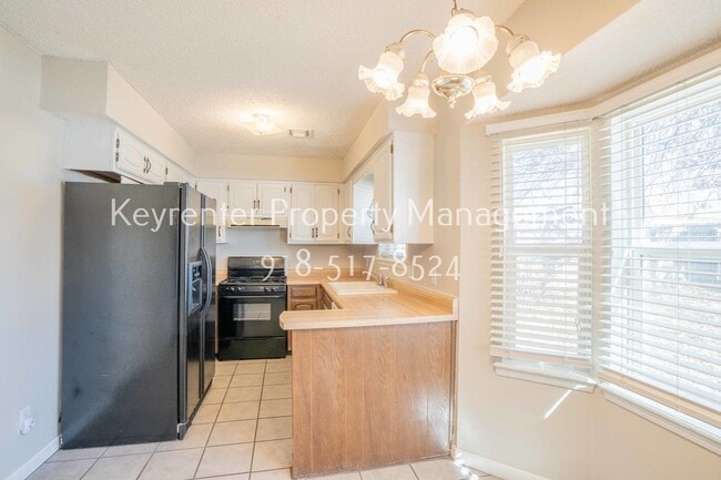 Building Photo - 3 BED 1 BATH! Schedule a tour today!
