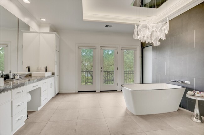 Building Photo - 4806 Wedgewood Dr