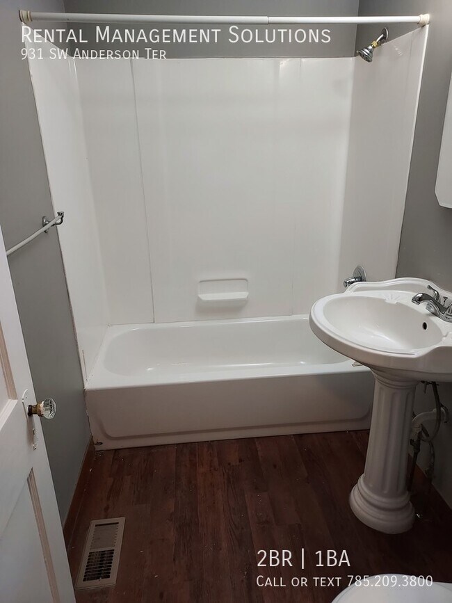 Building Photo - 931 SW Anderson Ter- 2 BED/1 BATH