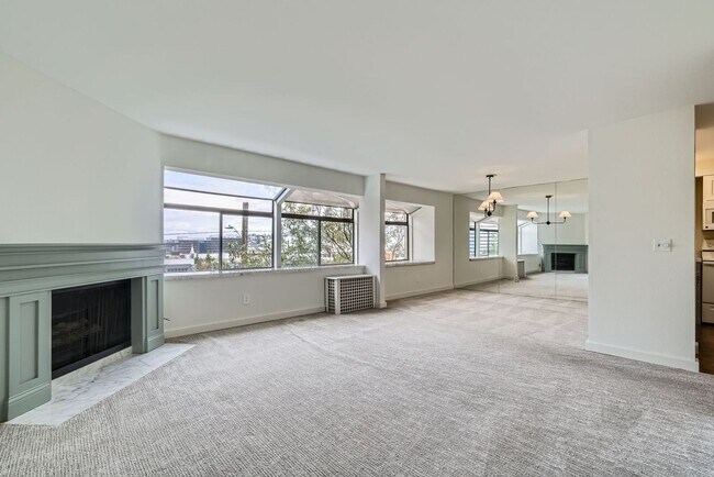 Building Photo - Stunning 2bed/2bath Condo with City Views ...