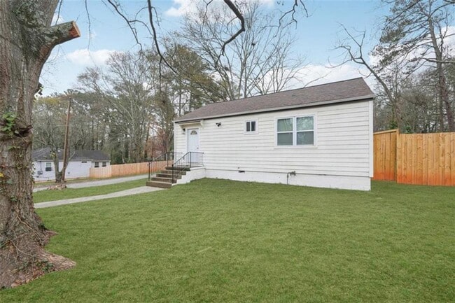 Building Photo - 1288 Almont Dr SW