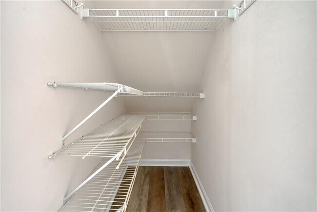 Building Photo - 355 Lamme Chase